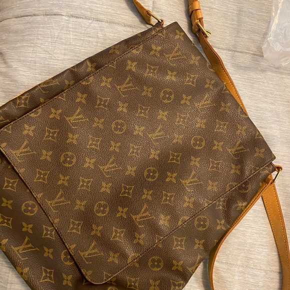 Louis Vuitton Salsa Musette along Strap GM - Picture 1 of 5